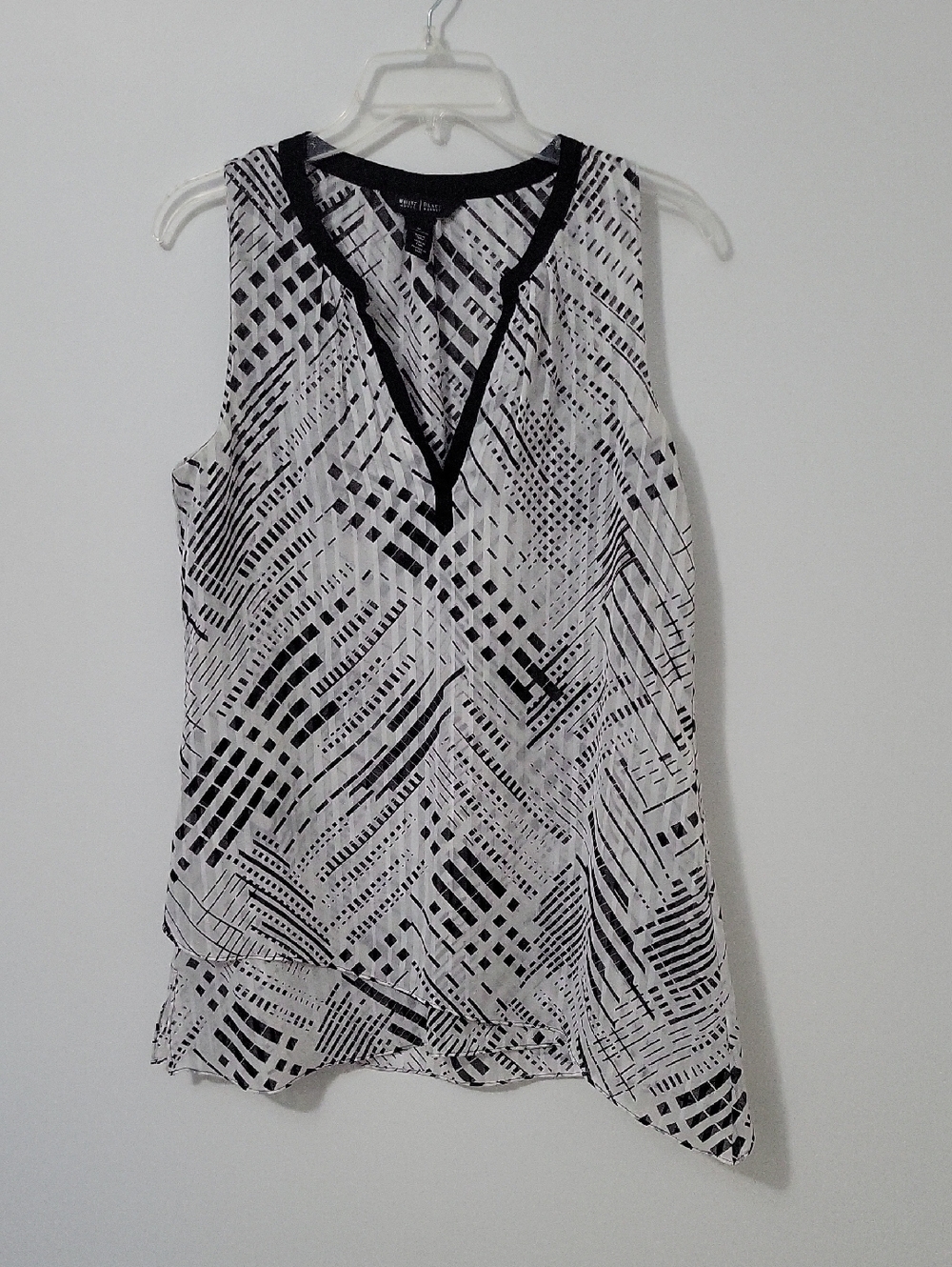 White House Black Market  Geometric Sleeveless V-Neck Top, Size Medium